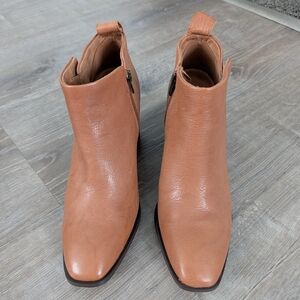 Vionic Lyssa Leather Ankle Boots